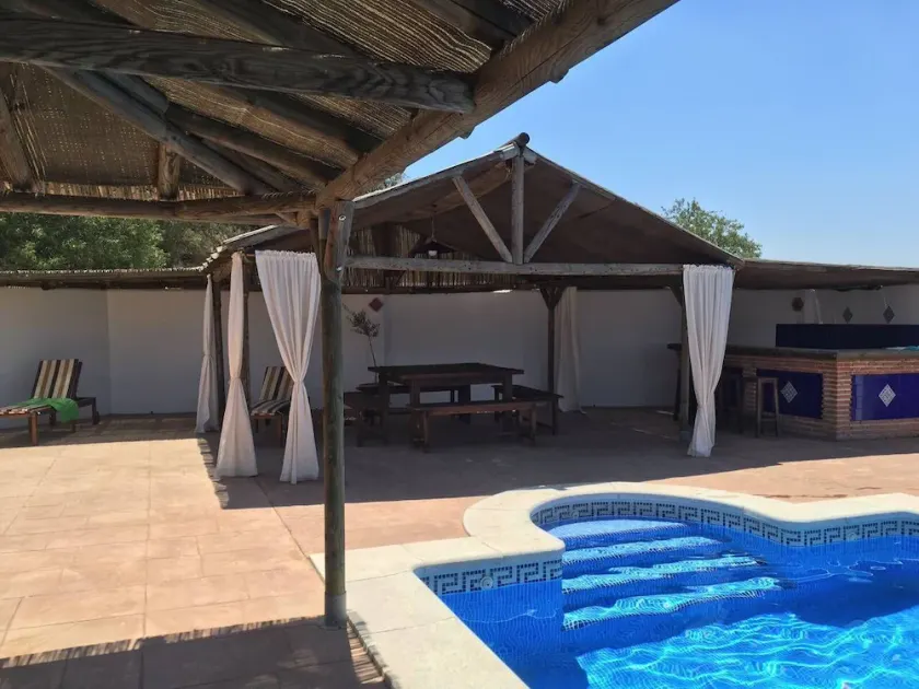 Villa met Zwembad, Buitenkeuken, Ruim Terras, Uitzonderlijk Zicht op de Vallei - Image 1