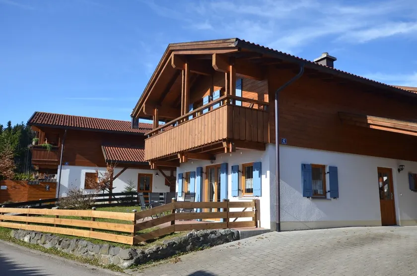 Cozy vacation home with a fireplace, balcony, and garden near Lechbruck am See - Image 1