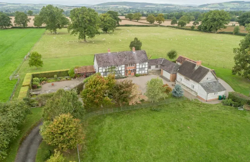 Two properties next door to each other with a games room, hot tub and bicycles - Image 1
