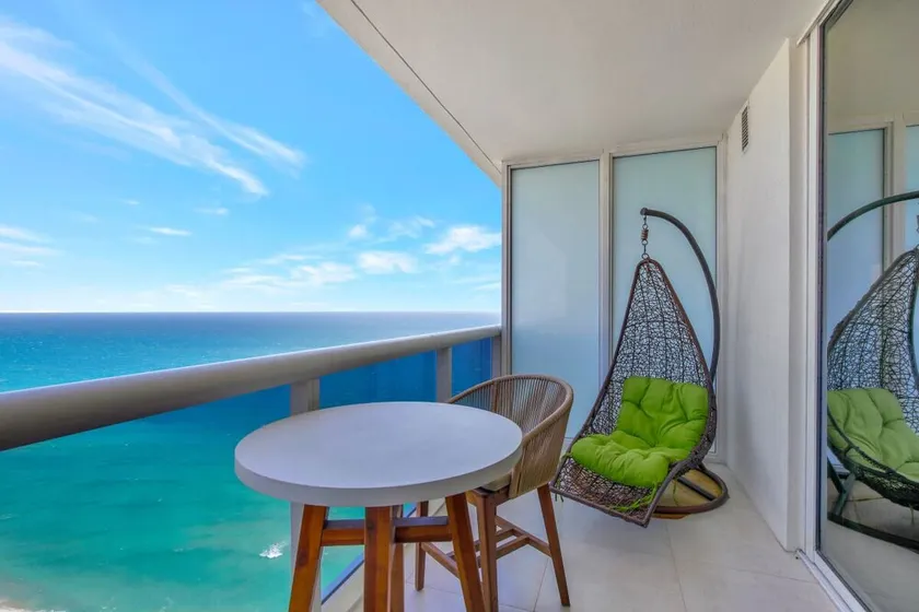 5 STAR RESORT , BEACH ACCESS 46 FLOOR ,MODEL G, UNOBSTRUCTED OCEAN-VIEW - Image 1