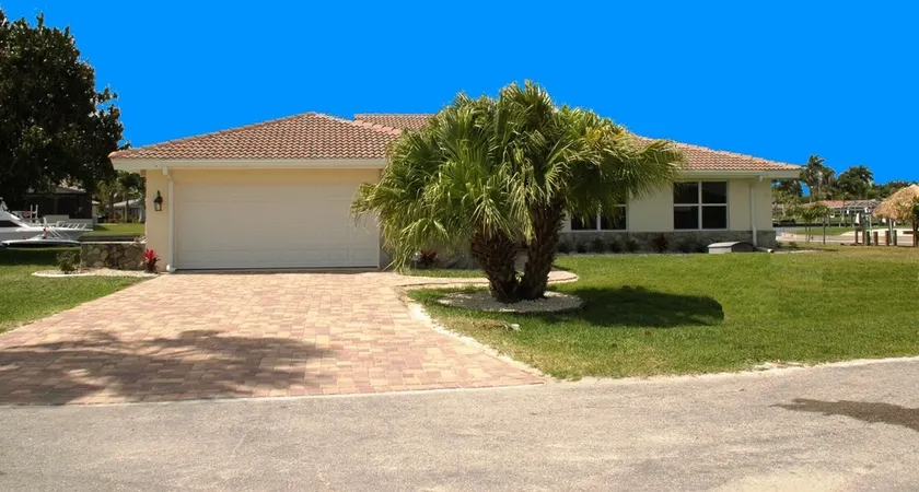 Waterfront Villa with pool - direct sailboat access - only 3 min to the river !! - Image 1