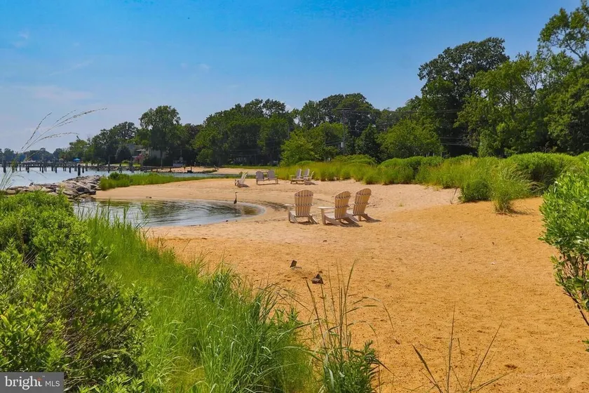 Charming Cottage by the Bay with Hot Tub, Gourmet Kitchen & Community Beach - Image 1