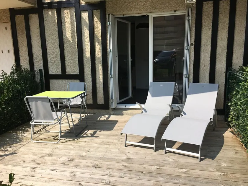 Beachfront Studio in Merville-Franceville with Terrace for 3 Guests - Image 1