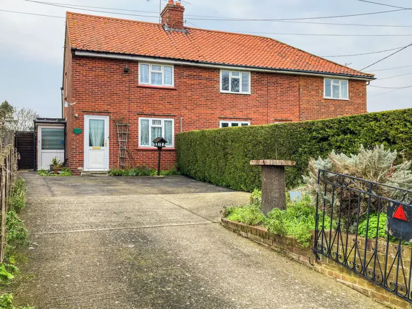 3 bedroom accommodation in Westleton - Image 1