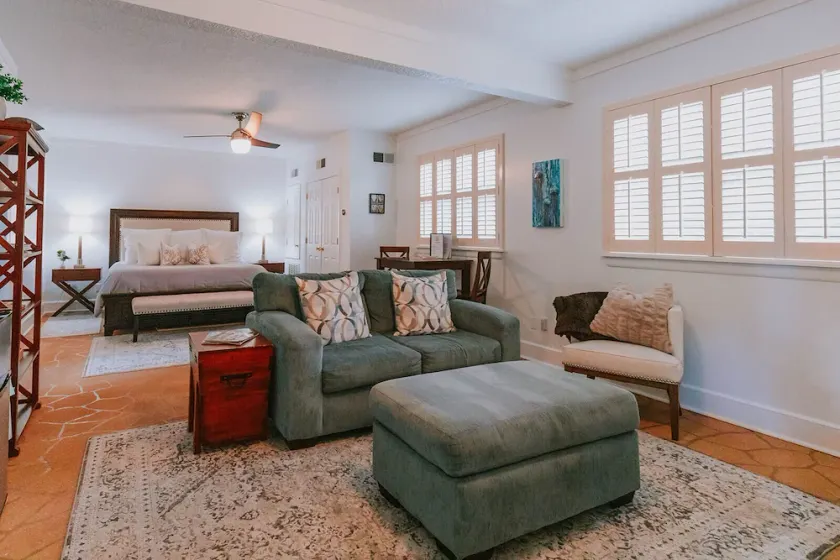 Only 1 block to FRONT BEACH! Perfect location in Ocean Springs! The King Suite - Image 1