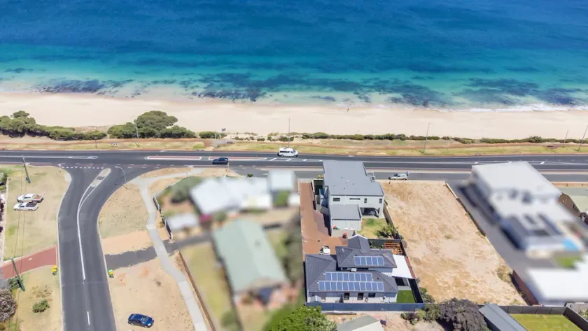 Hollow Beach House - Bunbury - Image 1