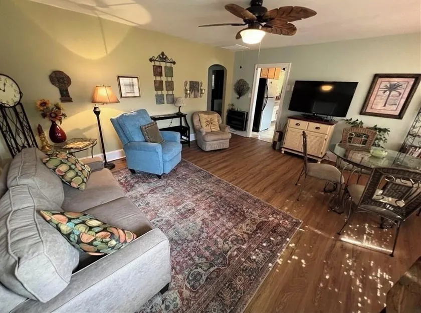 Private Happy 2 BDRM Home Public Beach & Marina  with Restaurant Minutes Away - Image 1