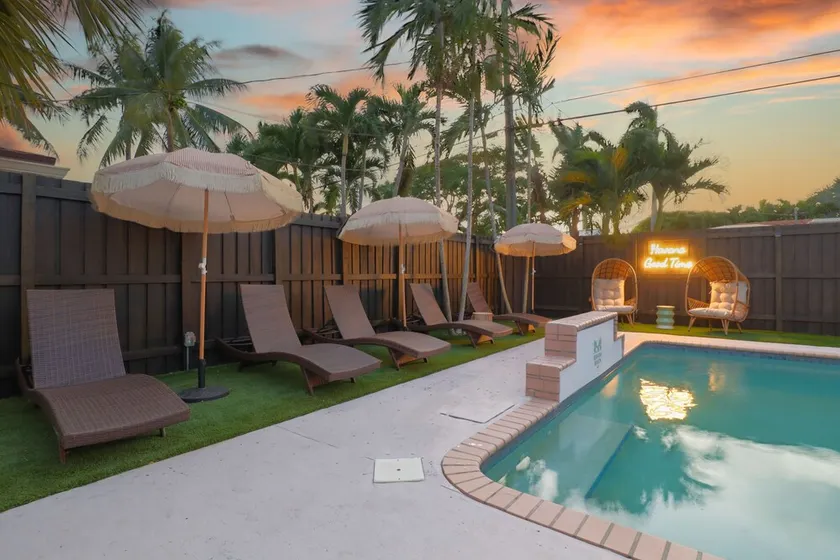 Close 2 Beach-Las Olas-Huge Pool-Waterfall-Family Friendly-4 Bedroom-Game Room! - Image 1