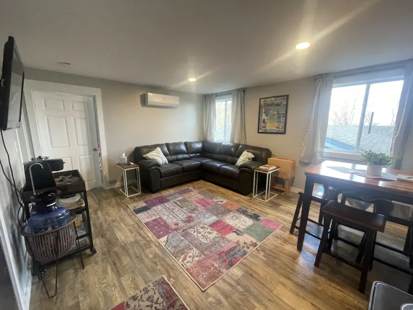 2 Bedroom Mountain Retreat on 9 Acres | Walk to Downtown Bethlehem - Image 1