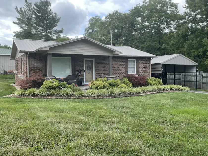 “Red’s House” located in Oneida city limits - Image 1