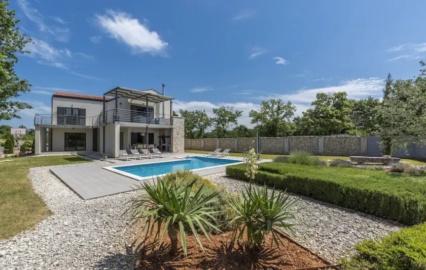 Holiday Home Green Way with Pool - Image 1