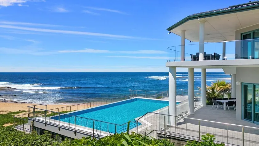 FRONT DE LA PLAGE AVEC PISCINE, VUE MER, WIFI ET FOXTEL - Image 1