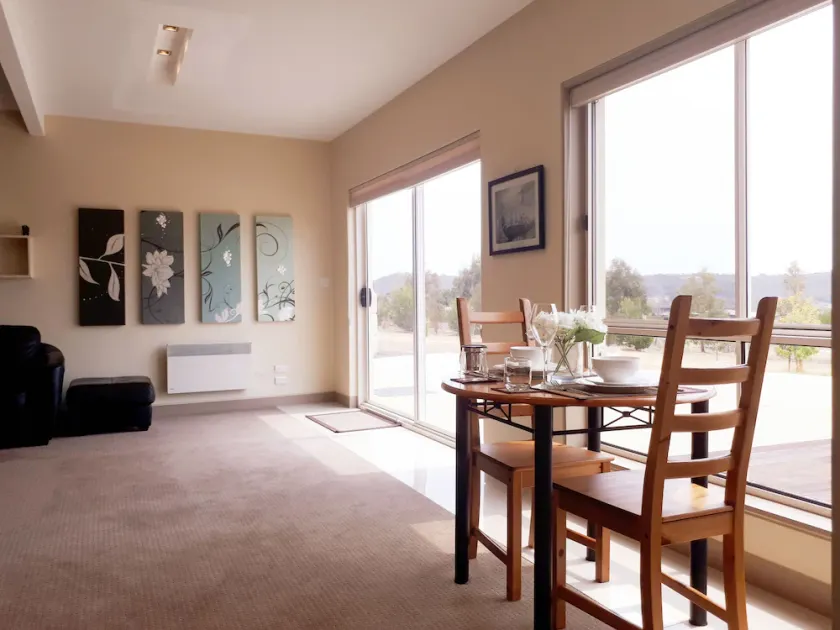 Couples Retreat with Mountain View Near Hobart - Image 1