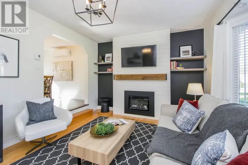 Cozy & Spacious 2BR home in a quiet neighborhood near shopping center - Image 1
