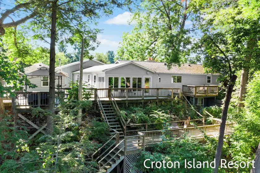 River Front Home with Amazing views and a shared private island! - Image 1