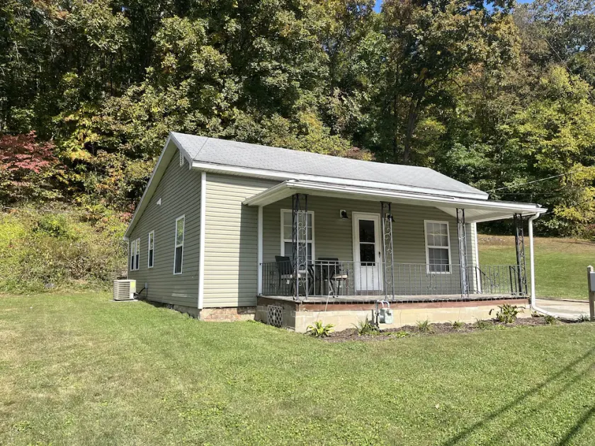 The Burr Oak Home in Hocking Hills - Image 1