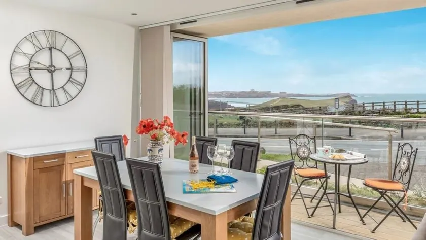 Apartment Sleeps 4 stunning views/sunsets overlooking Whipsiderry Beach/ Newquay - Image 1