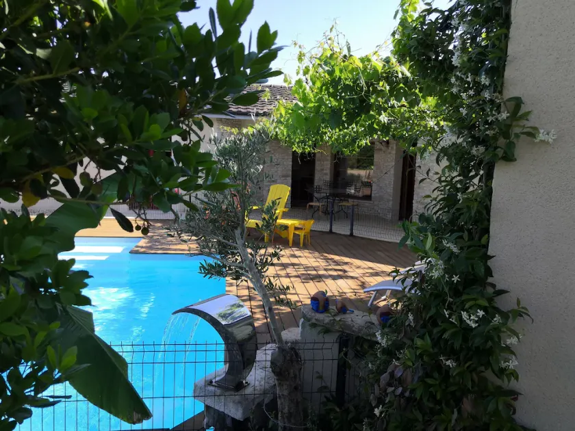 Villa de Type F5 Avec Piscine Privée et à 1,5 km du Parc de Pombonne - Image 1