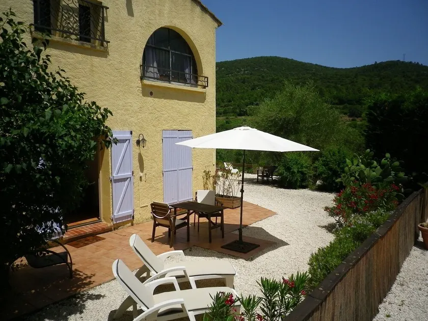 Gîte Amethyste dans villa á la campagne Centre Var - Image 1