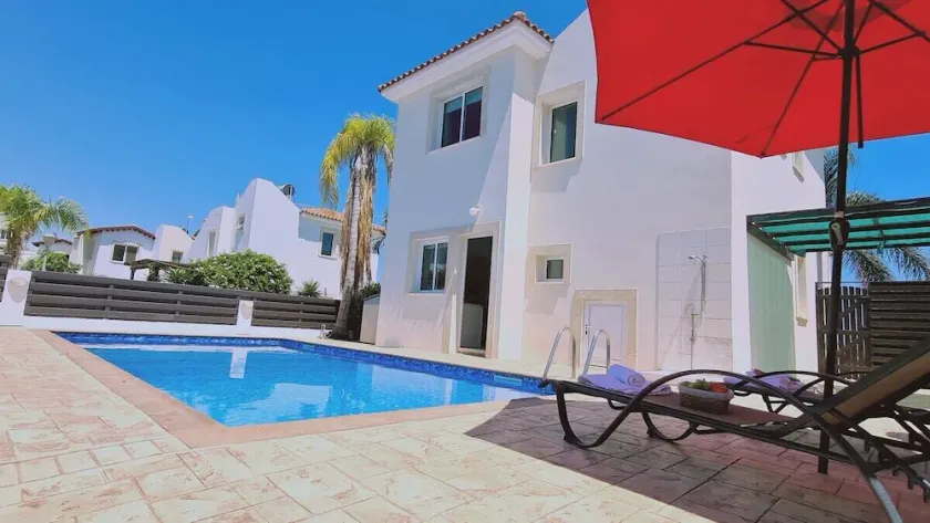 STAY Sunny Bay Villa - Image 1