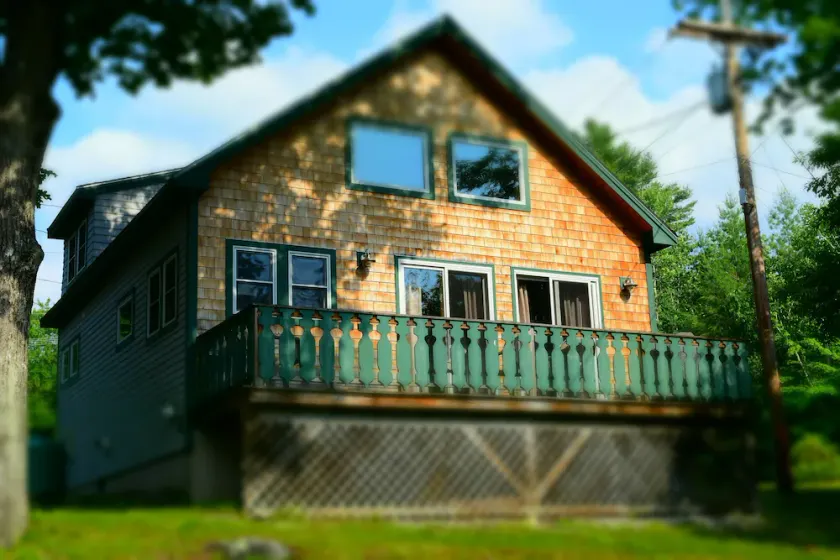 River Ellis Chalet: Cozy Chalet w private Jacuzzi & access to Swimming Pool - Image 1