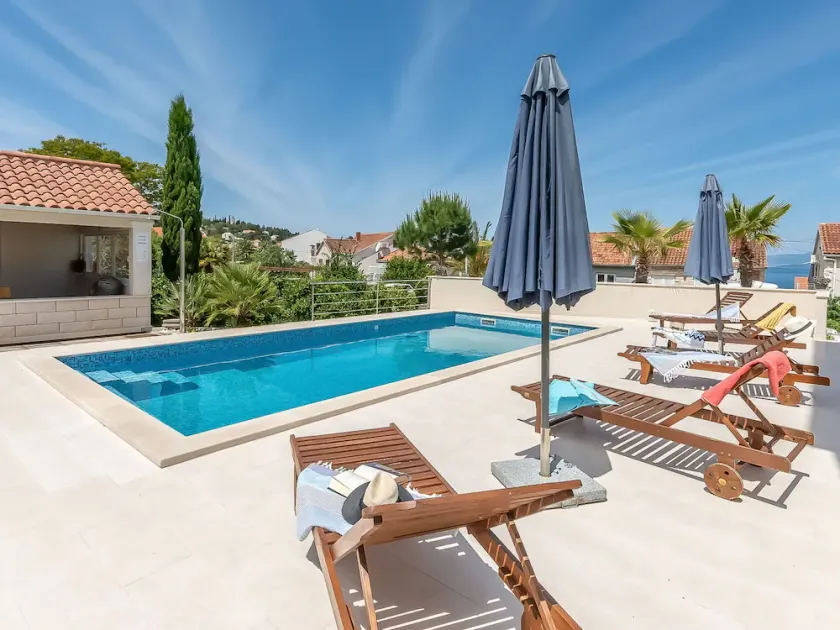 Cosy apartment for 5 people with pool, A/C, WIFI, TV and terrace - Image 1