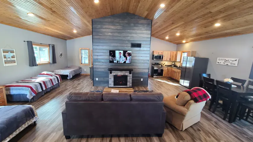Beautiful lake home at a private camp - Image 1