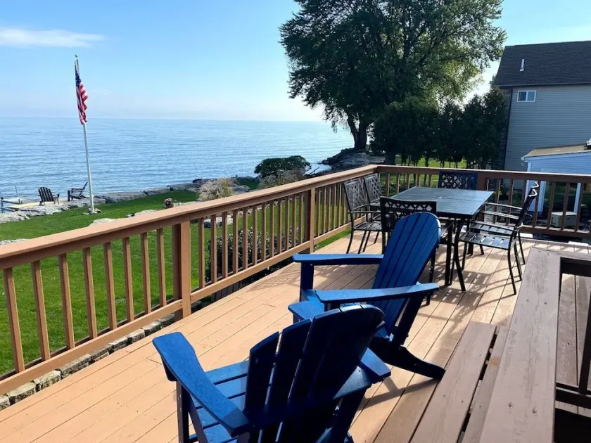 Peaceful Waterfront Retreat Near Rochester - Image 1