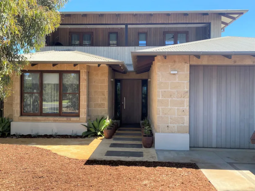 Luxury family haven - Image 1
