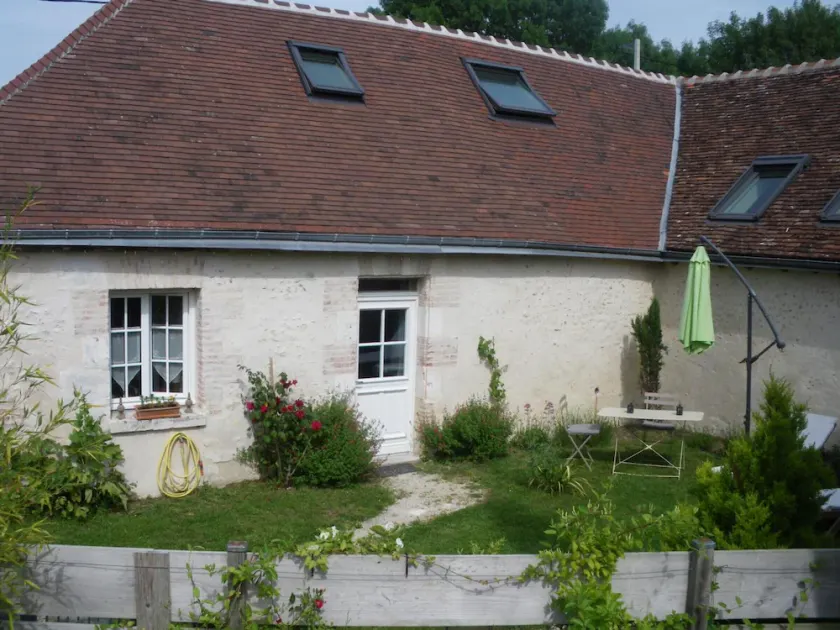 Charming Cottage with Private Garden, Near Loire Castles, Pet Friendly, Free Wi-Fi - Image 1