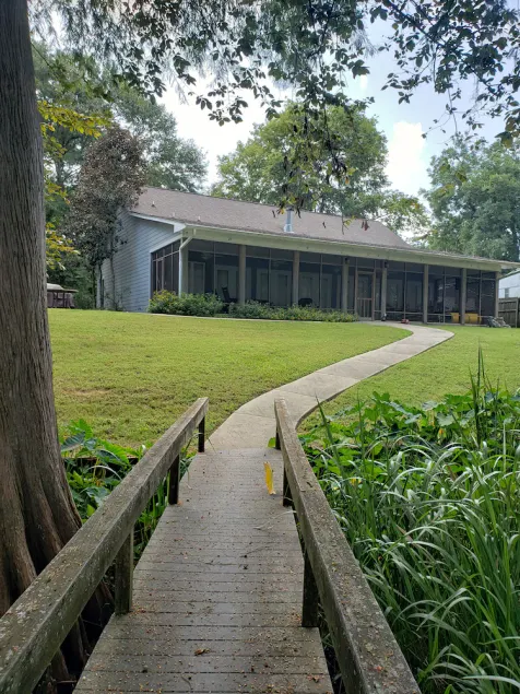 Darby's Lakehouse Retreat - Image 1