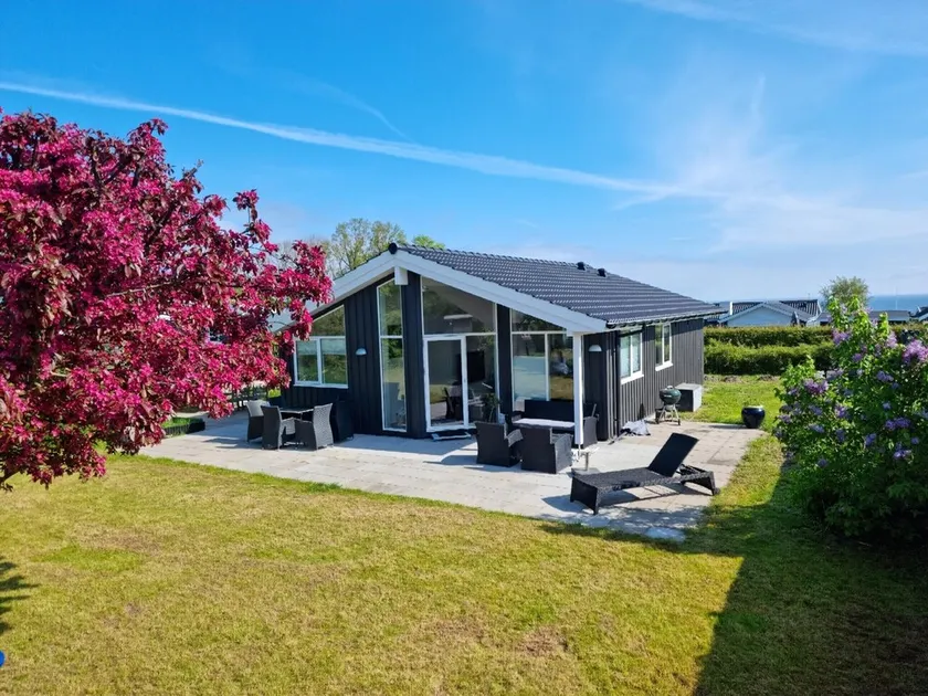Hyggeligt sommerhus nær vandet - Image 1