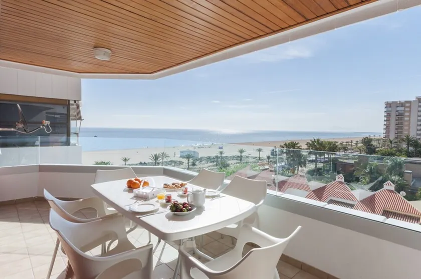 Family Getaway To The Beach! Luxurious Seanfront Retreat. - Only families - Image 1