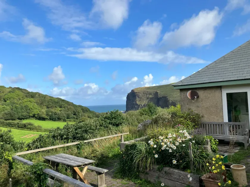 Seaside Retreat, bungalow with sea views, 5 min walk sandy, surfing beach. - Image 1