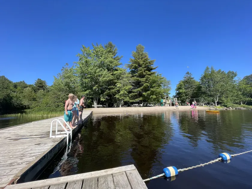 Waterfront cottage with games room on Lake Cecebe - Image 1