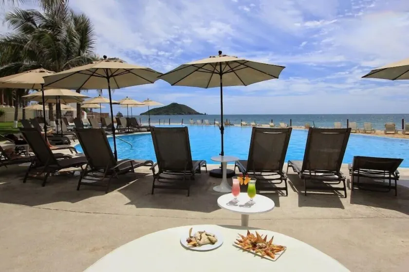 Magnificent Junior Suite with a short Walk to Beach in Mazatlan - Image 1
