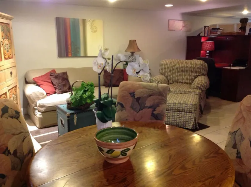 Stay at home in Reno - Image 1