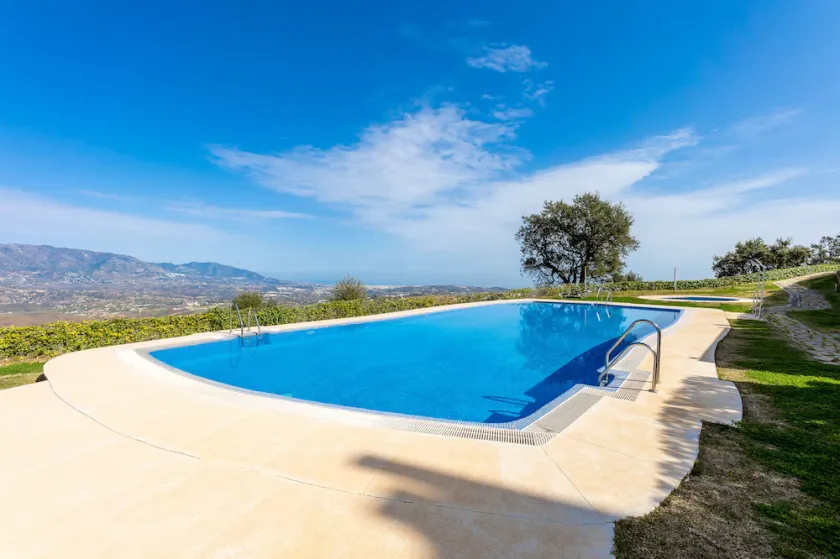 Villa in the hills of Marbella with sea views, 15 min from the beach - Image 1