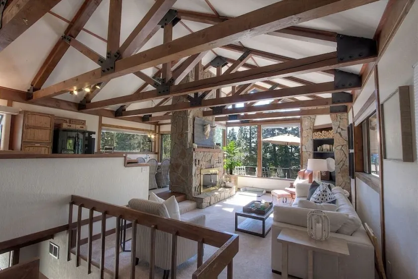 Inclining View home - Image 1