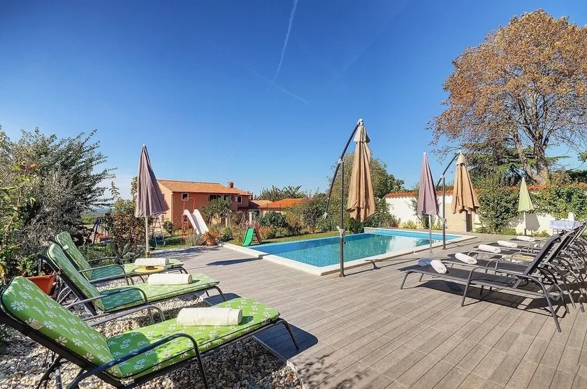 Oberhalb des Limfjords liegt diese Ferienwohnung mit Pool, Terrrasse und Grillplatz - Image 1