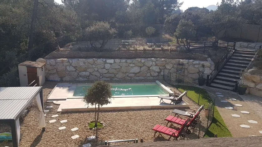Mas des Rabassos at the foot of the Alpilles nature park - Image 1