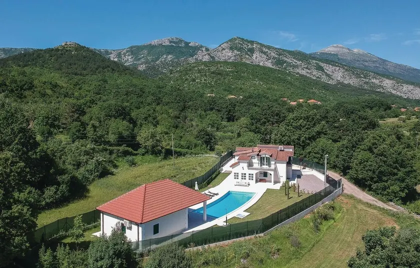 Five-Bedroom Holiday Home In Hrvace - Image 1