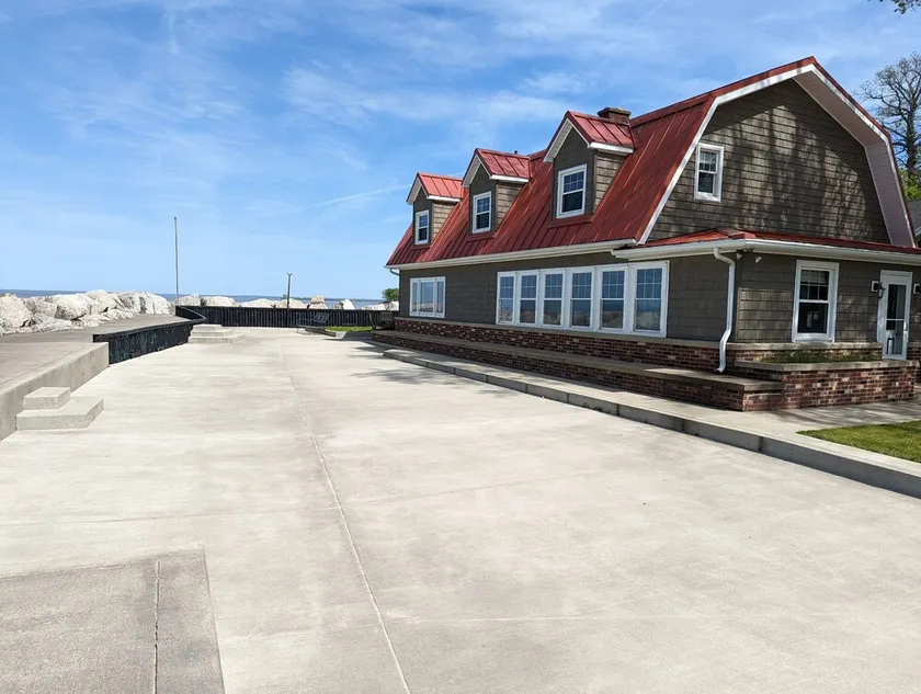Lake Front! Beach Access! Sunroom! Amazing Lake Views! New Listing! Cedar Point! - Image 1