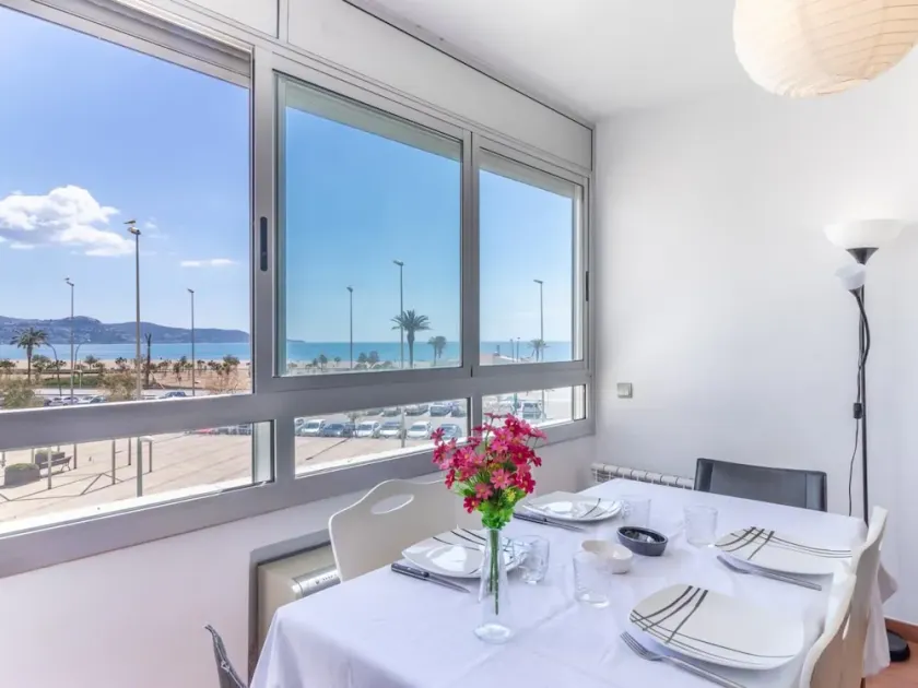 Appartement a bord de mer. 2 chambres a coucher - Image 1