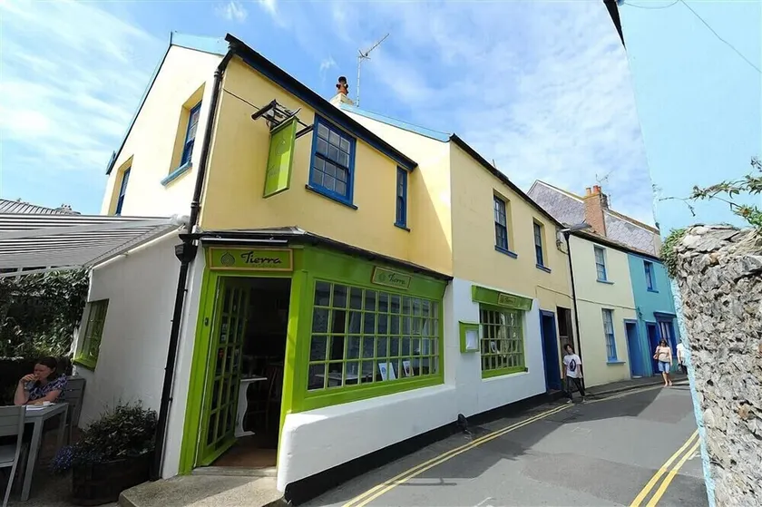 RIVERVIEW, pet friendly, country holiday cottage in Lyme Regis - Image 1