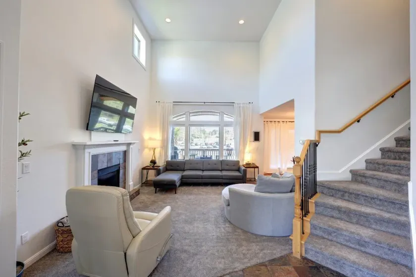 Newly Remodeled 3 Bedroom with Hot Tub! - Image 1