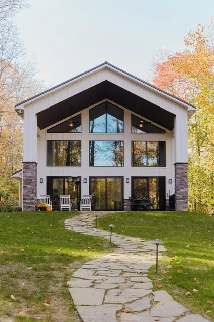Private Lakehouse getaway with all modern comforts - Image 1