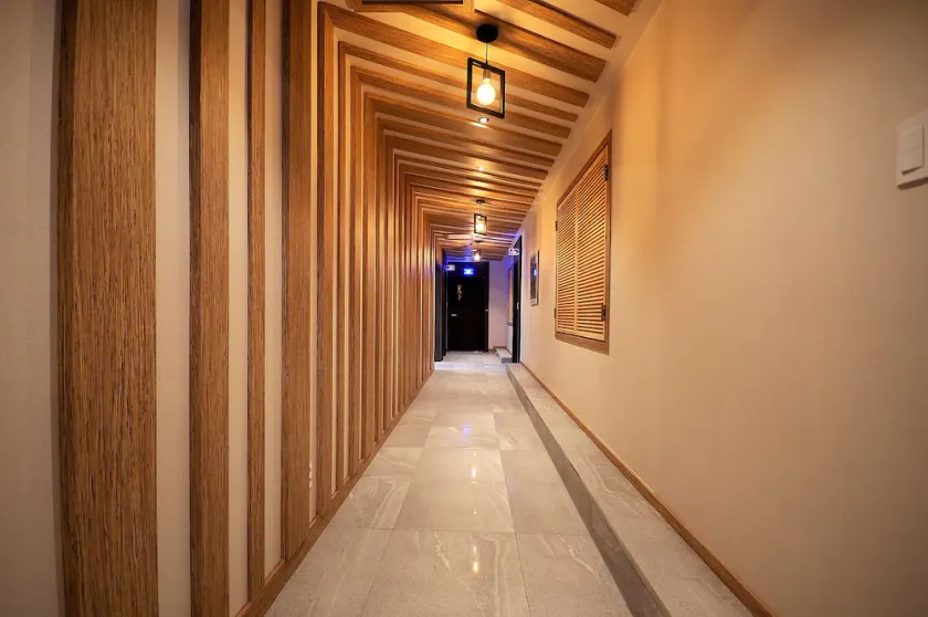 King Hotel - Image 1