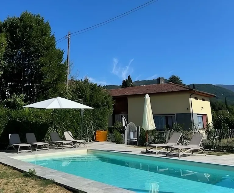 Rymlig Familj Villa i Barga med expansiv terrass, fantastisk utsikt och gratis wifi - Image 1
