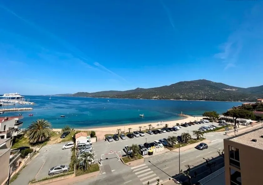 Superb T3 air-conditioned seafront with beach access in the center of Propriano. - Image 1